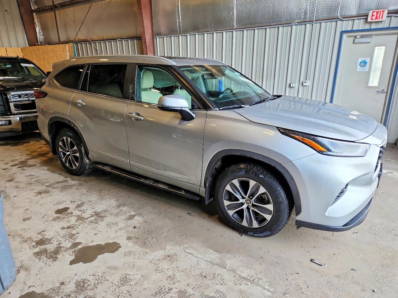 2023 TOYOTA HIGHLANDER HYBRID XLE photo 4