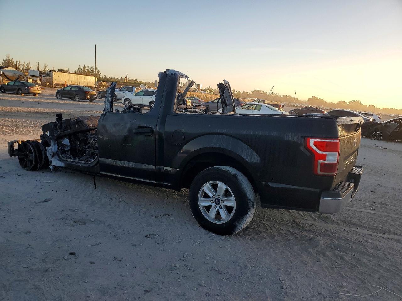 2018 FORD F150 SUPERCREW photo 2