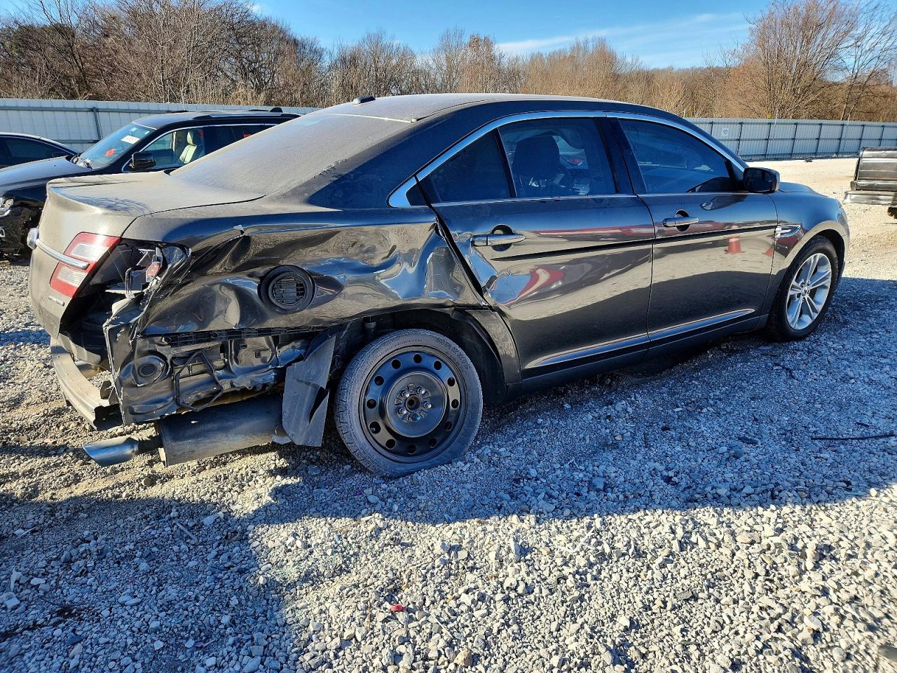 2016 FORD TAURUS SE photo 3
