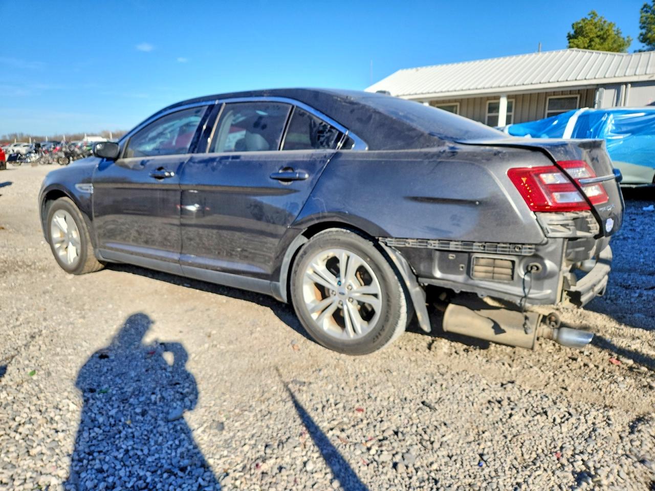2016 FORD TAURUS SE photo 2
