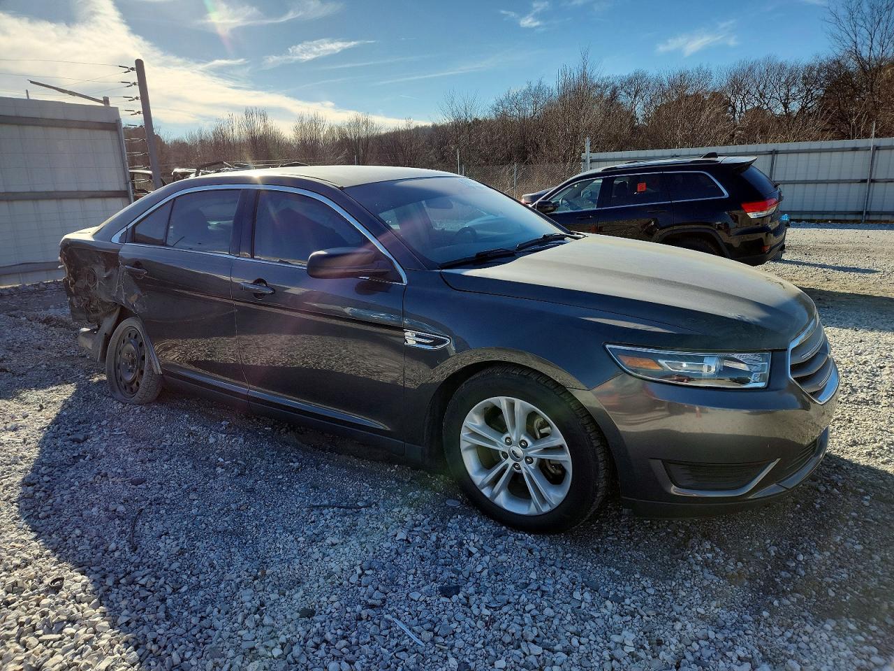 2016 FORD TAURUS SE photo 4