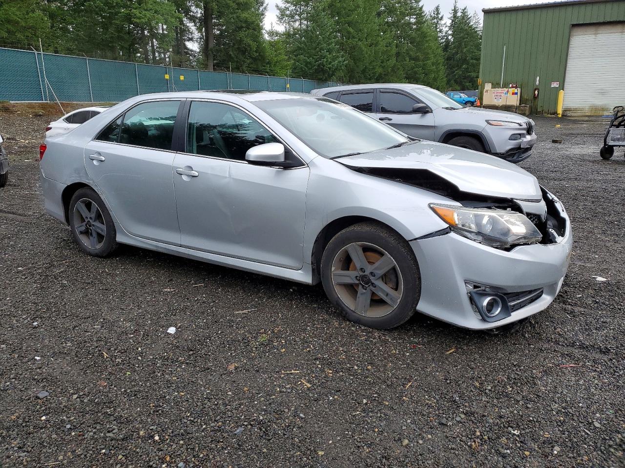 2012 TOYOTA CAMRY SE photo 4