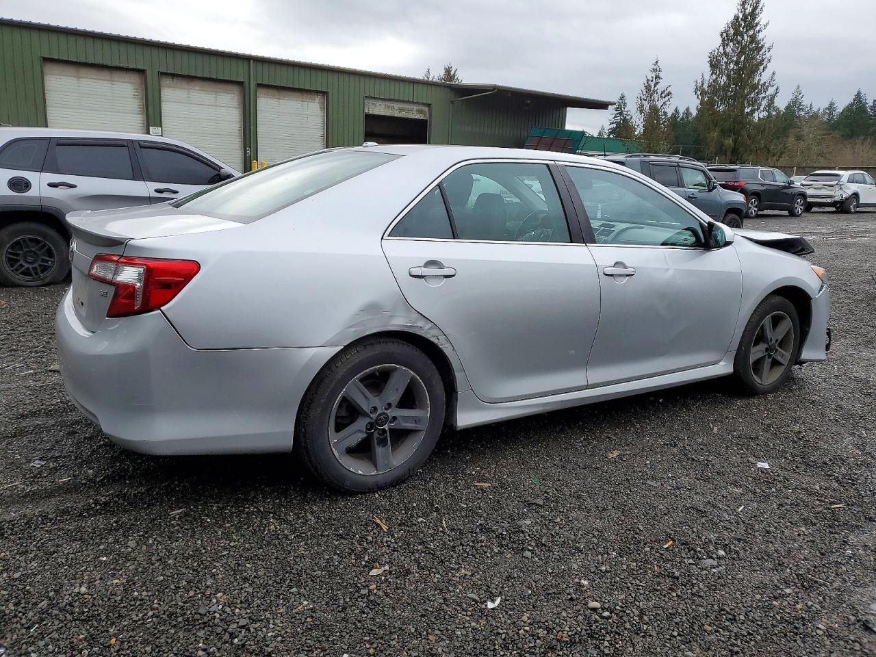 2012 TOYOTA CAMRY SE photo 3