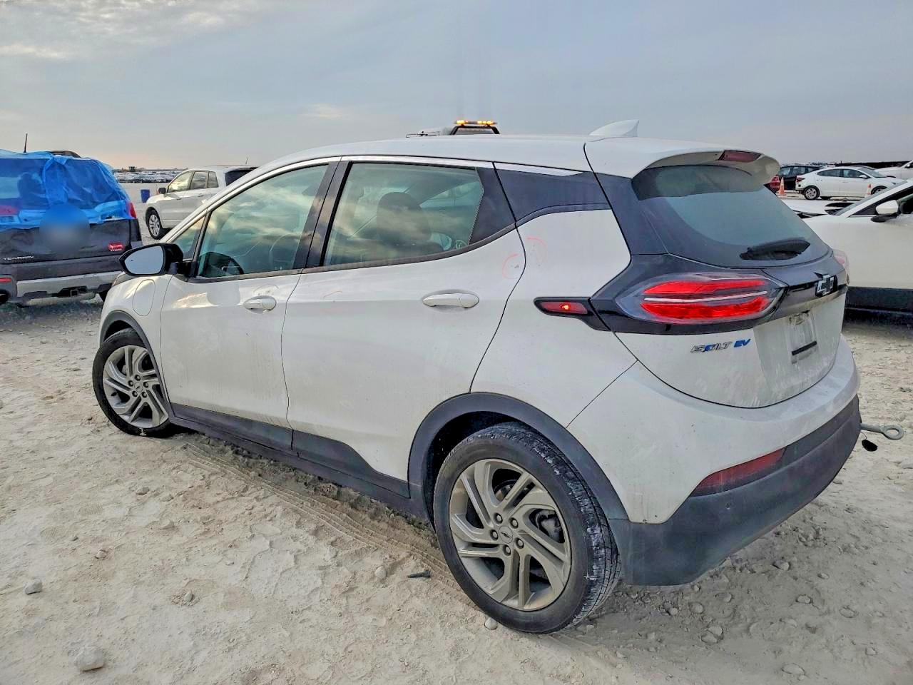 2023 CHEVROLET BOLT EV 1LT photo 2