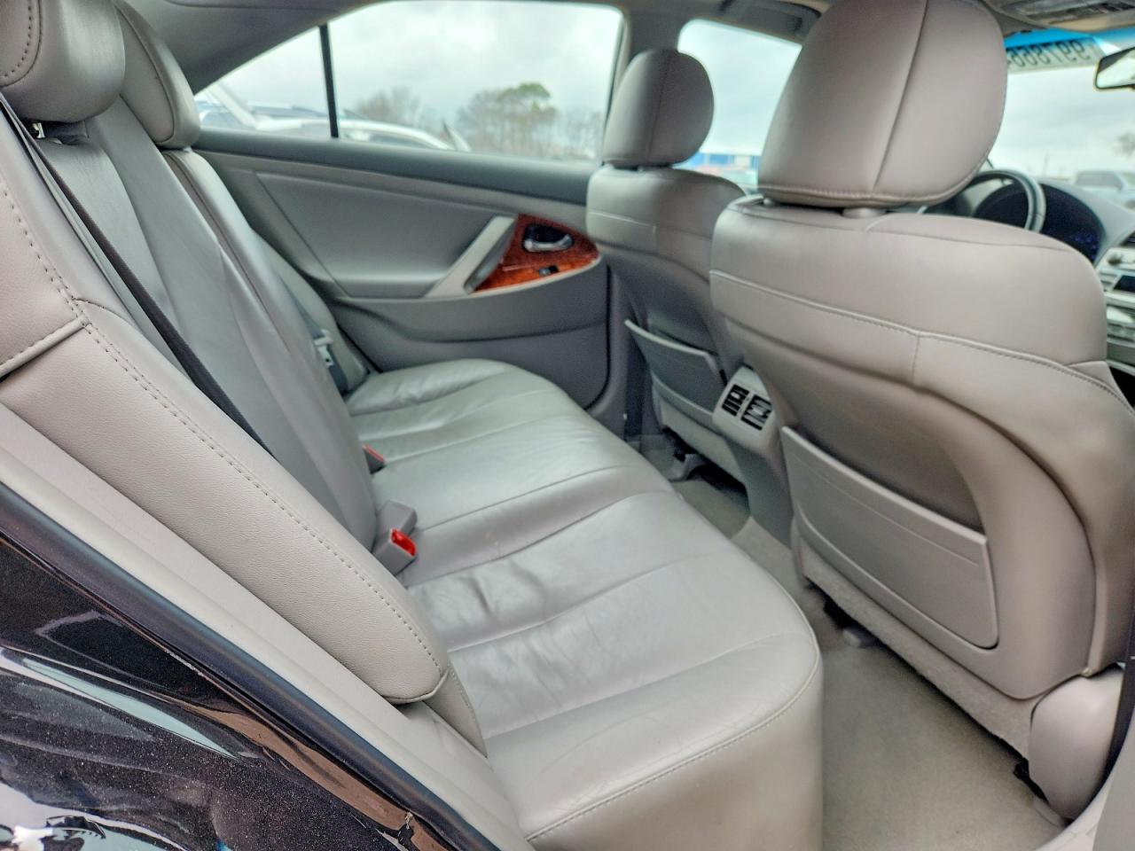 2011 TOYOTA CAMRY BASE photo 10