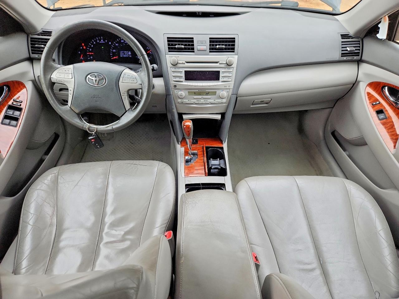2011 TOYOTA CAMRY BASE photo 8