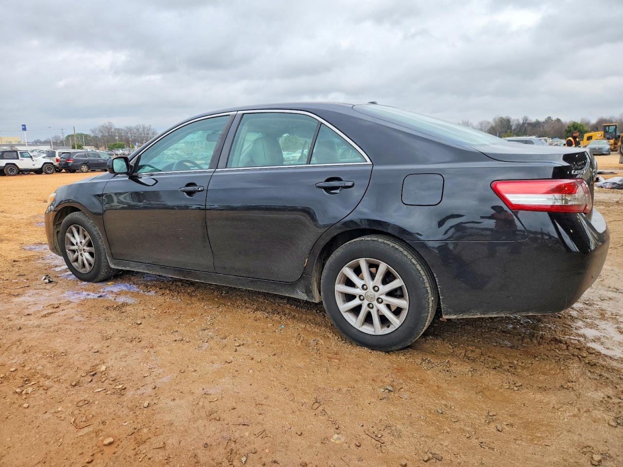 2011 TOYOTA CAMRY BASE photo 2