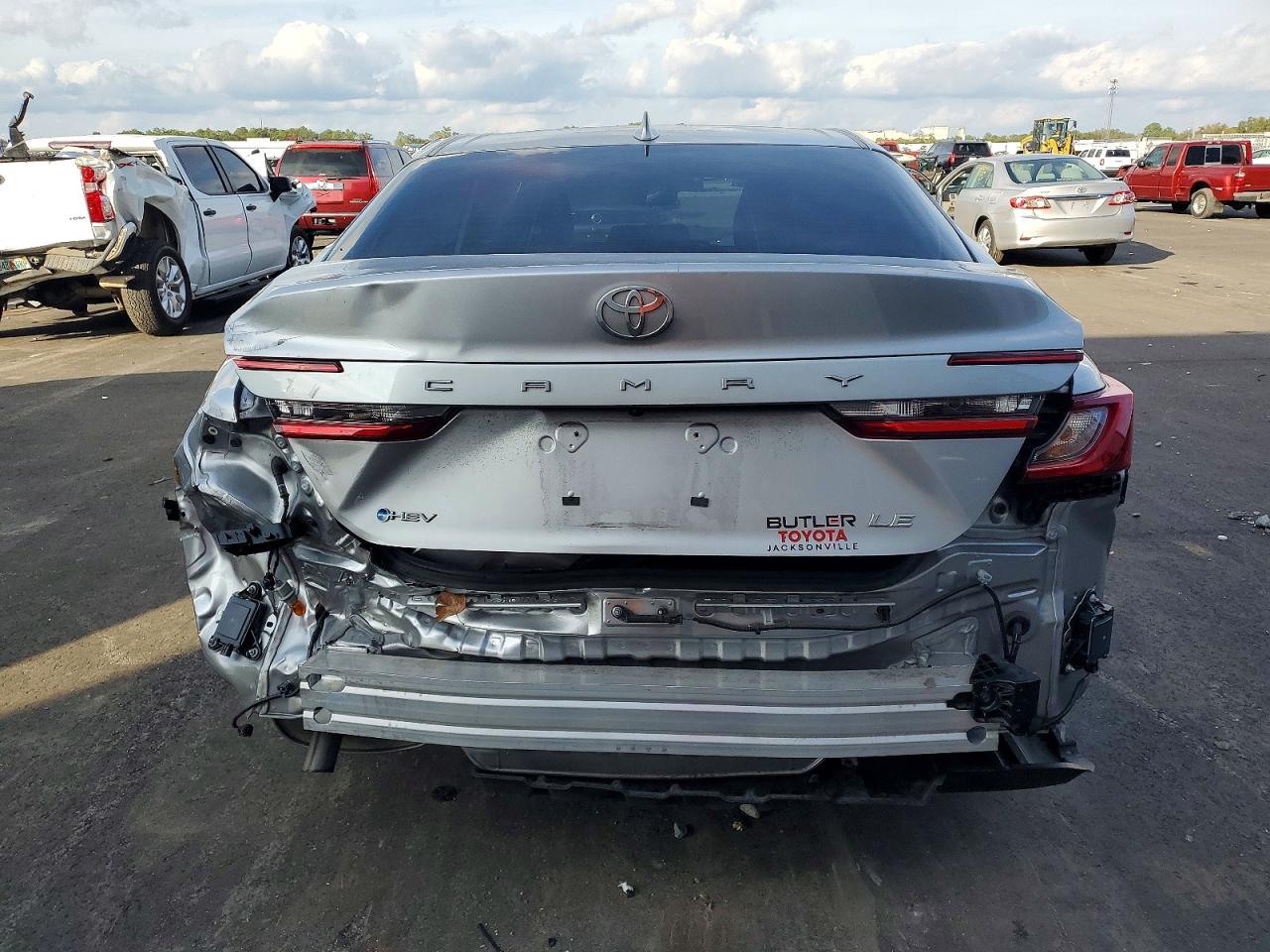 2025 TOYOTA CAMRY XSE photo 6