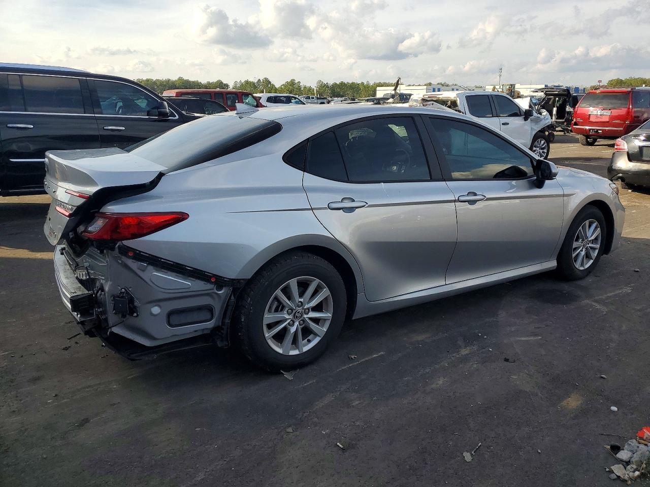 2025 TOYOTA CAMRY XSE photo 3