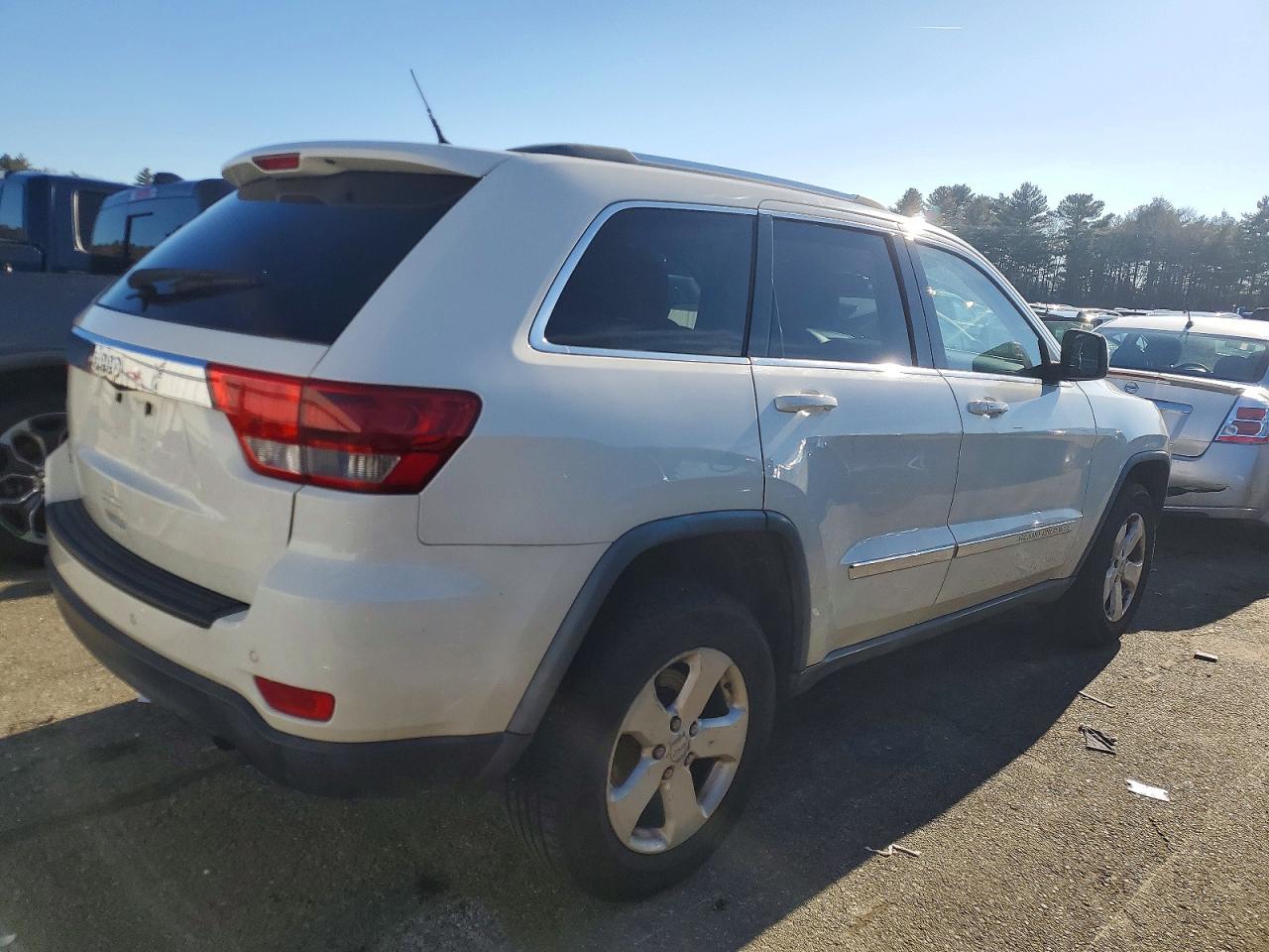 2012 JEEP GRAND CHEROKEE LAREDO photo 3