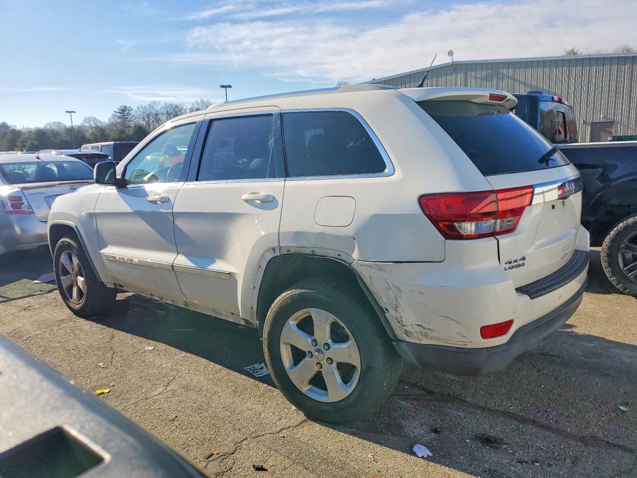 2012 JEEP GRAND CHEROKEE LAREDO photo 2