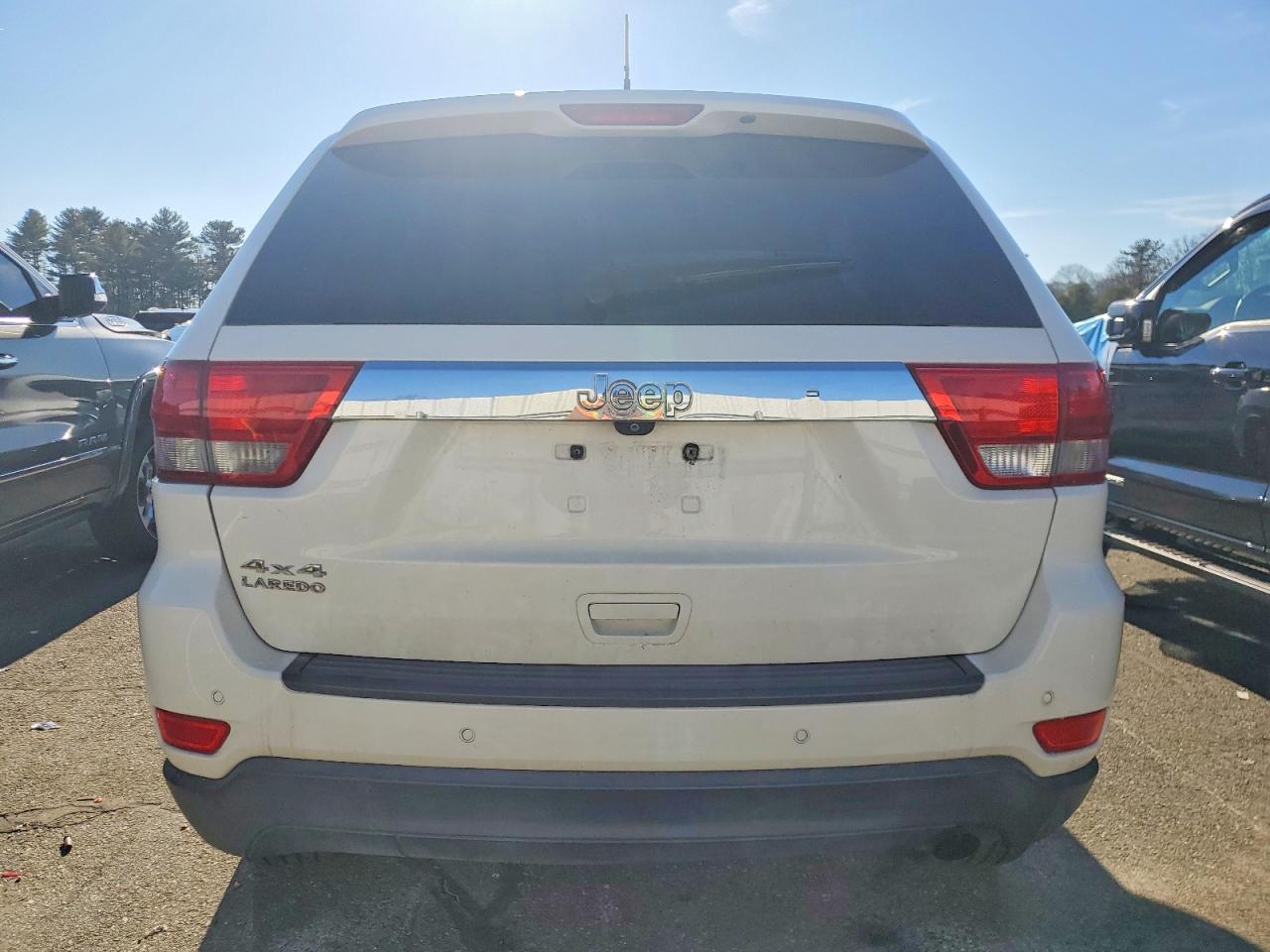 2012 JEEP GRAND CHEROKEE LAREDO photo 6