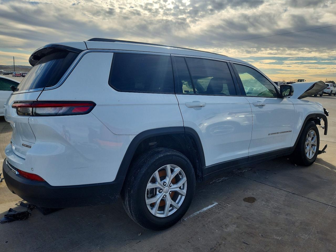 2023 JEEP GRAND CHEROKEE L LIMITED photo 3