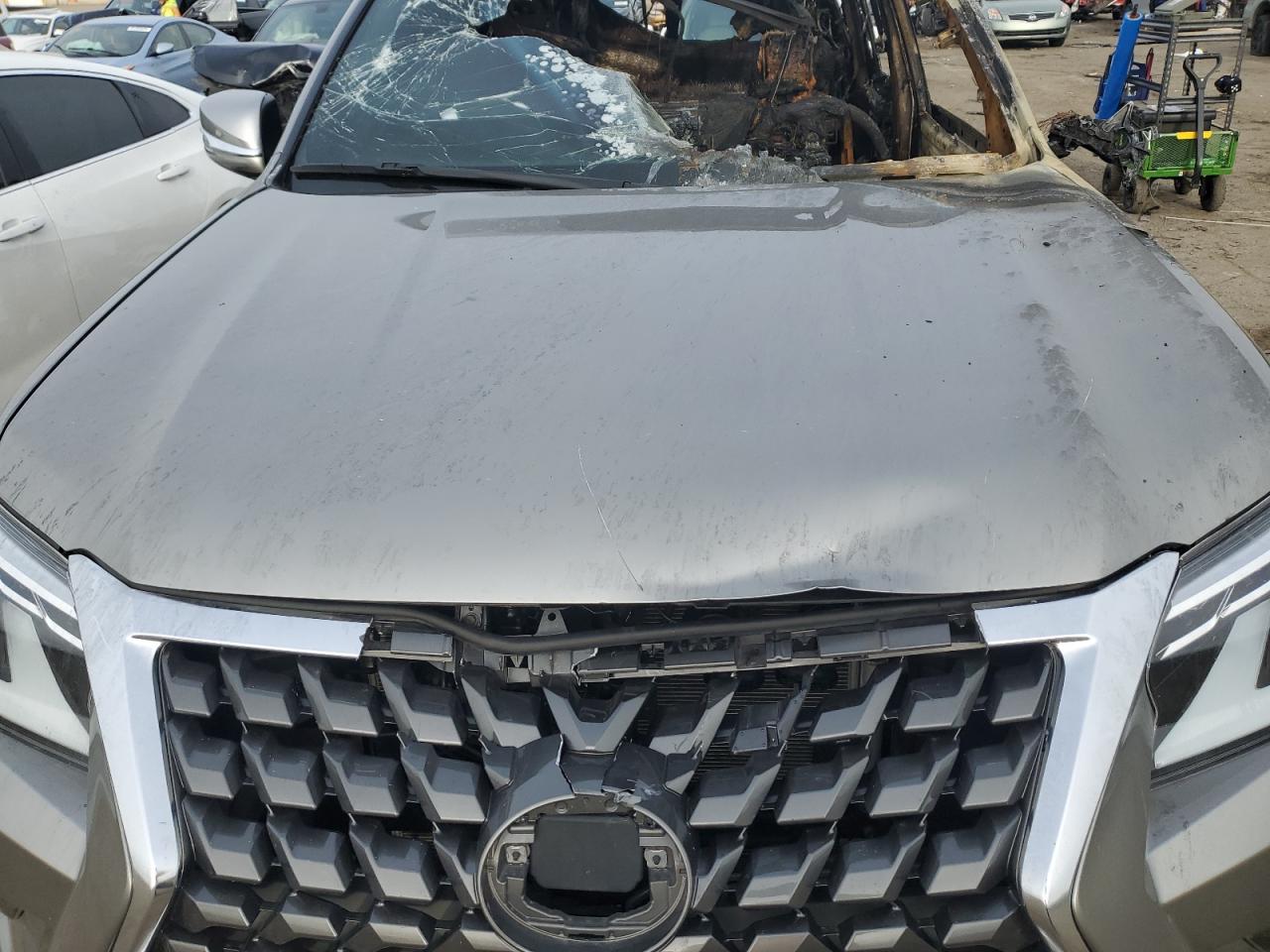 2023 LEXUS GX 460 photo 12