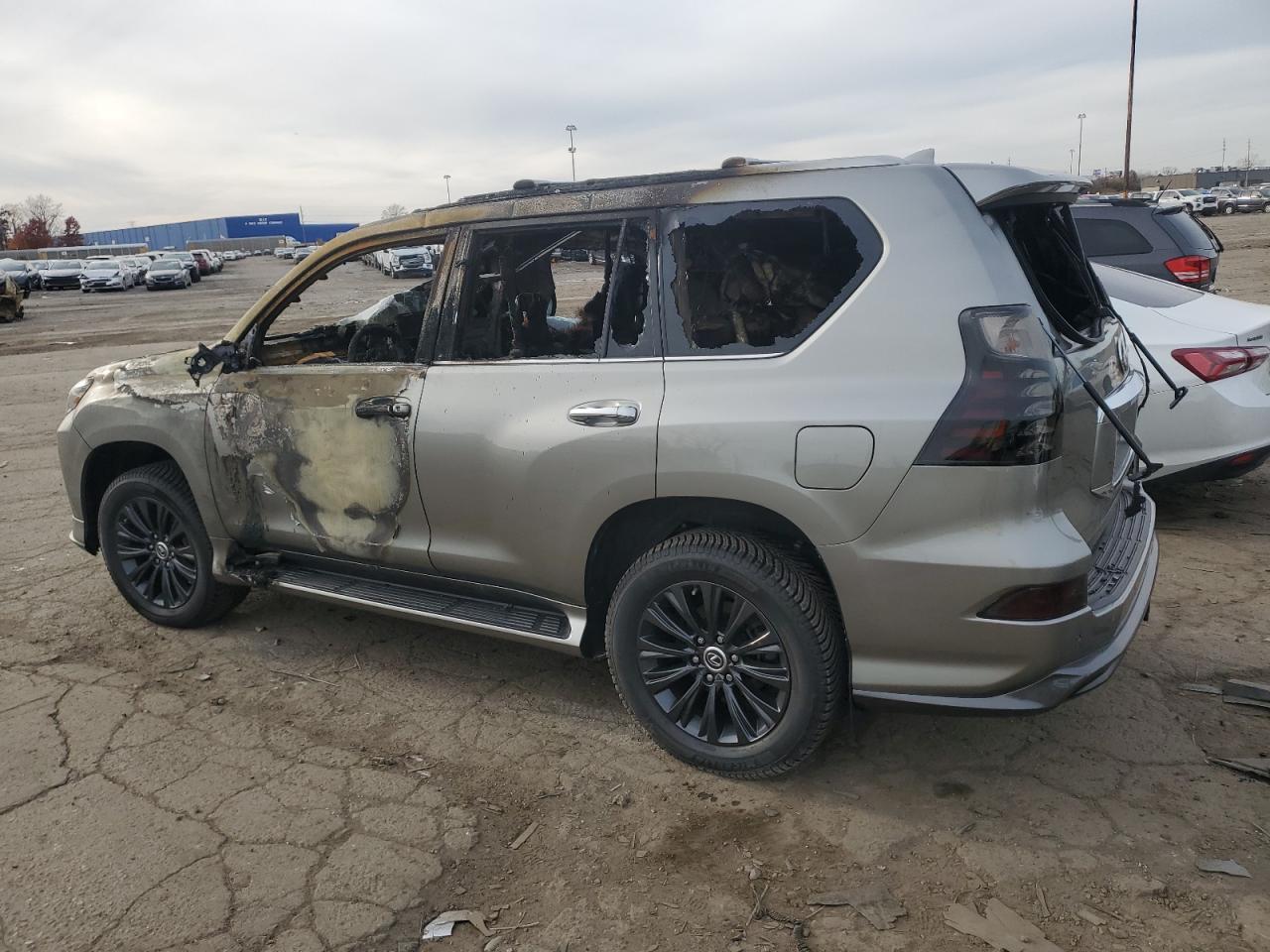 2023 LEXUS GX 460 photo 2