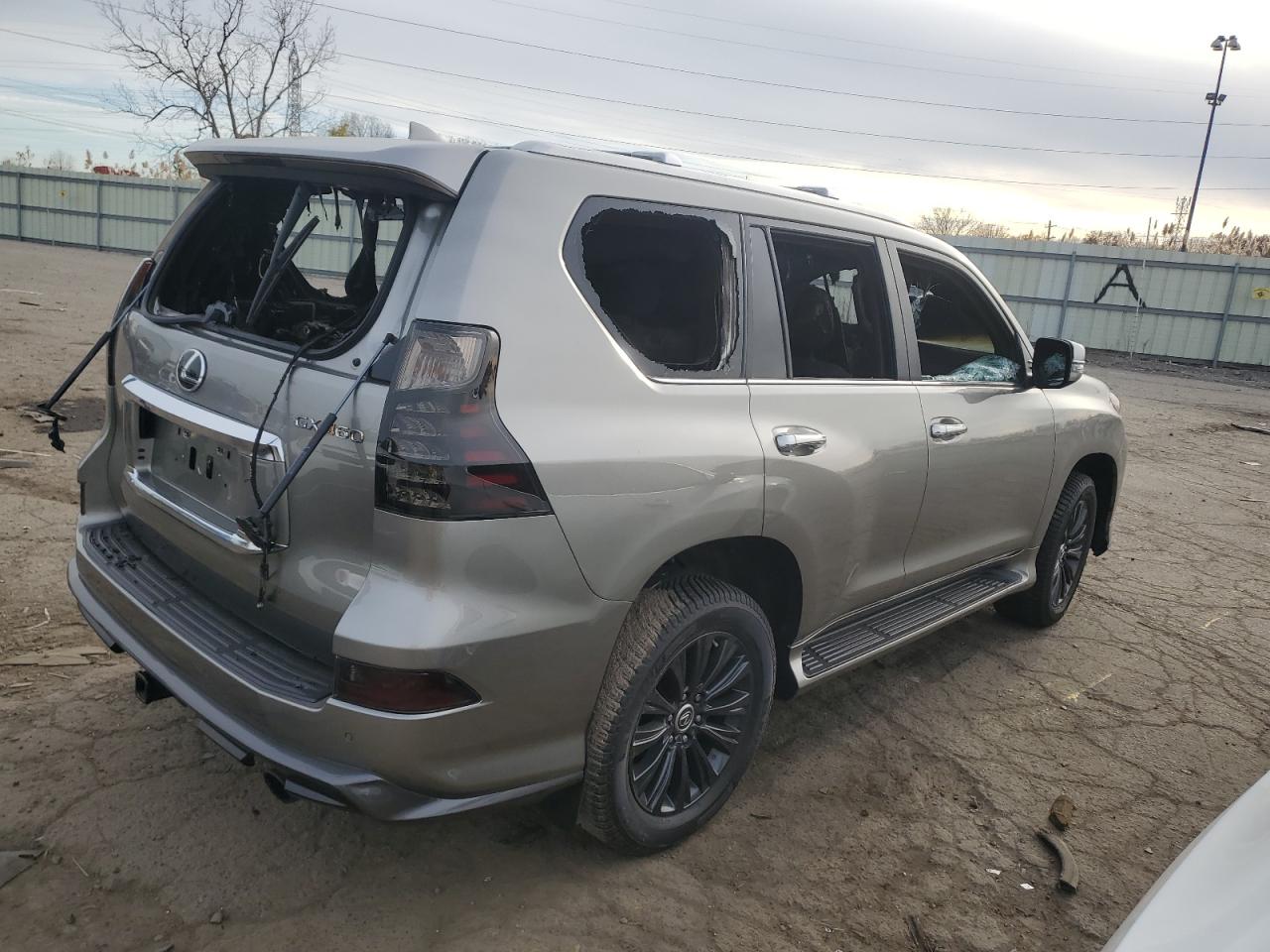 2023 LEXUS GX 460 photo 3
