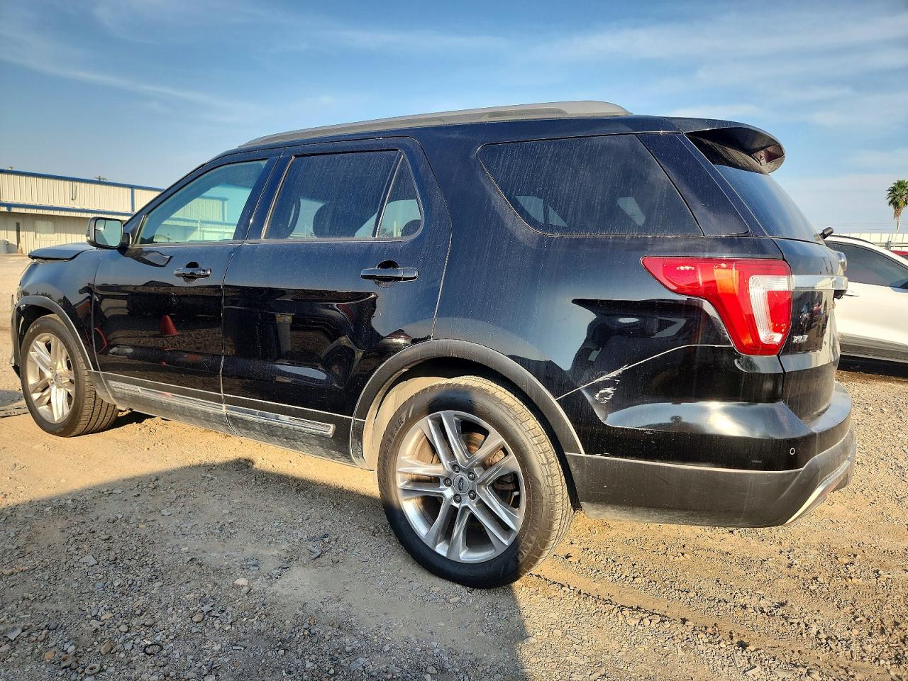 2016 FORD EXPLORER XLT photo 2