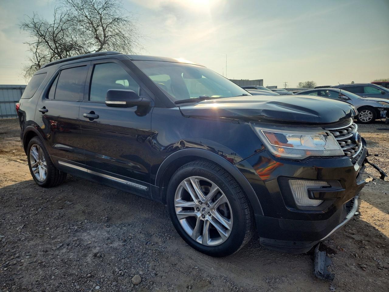 2016 FORD EXPLORER XLT photo 4