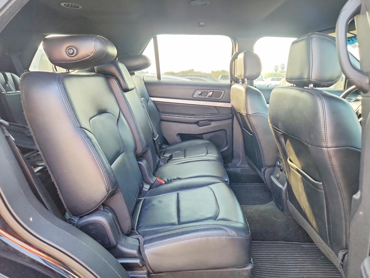 2016 FORD EXPLORER XLT photo 11