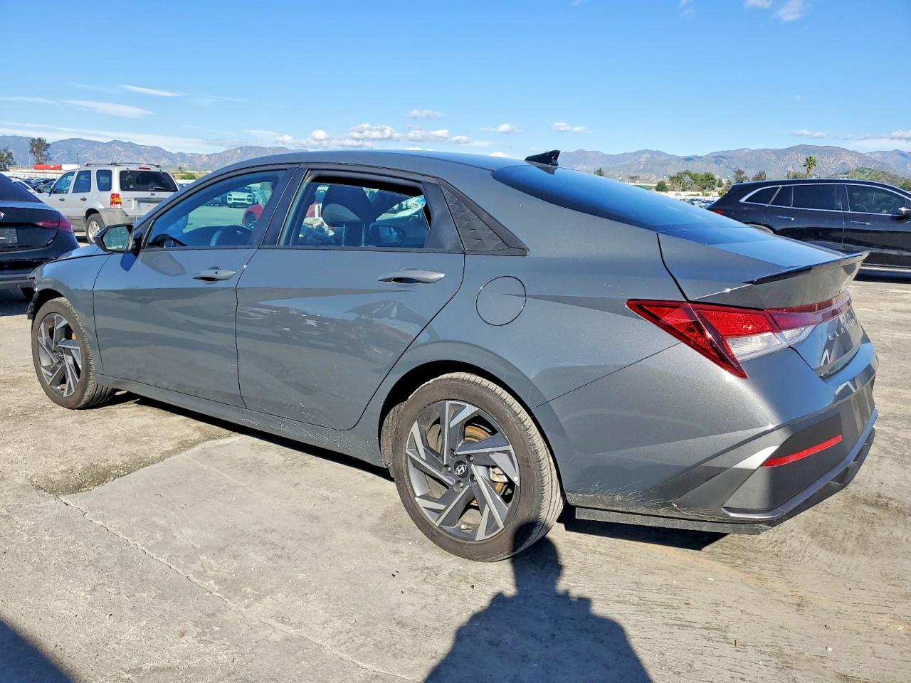 2025 HYUNDAI ELANTRA SEL SPORT photo 2