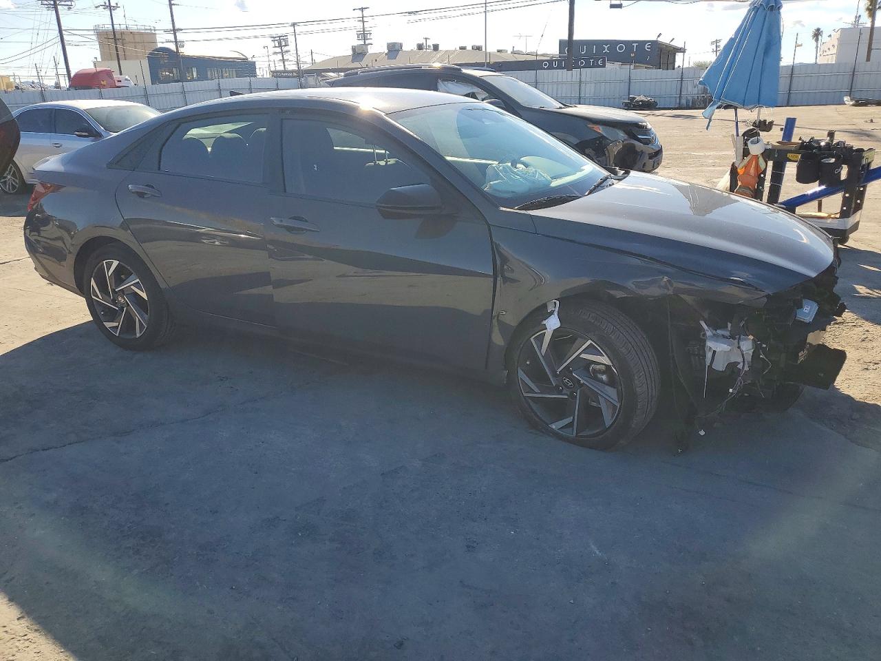 2025 HYUNDAI ELANTRA SEL SPORT photo 4