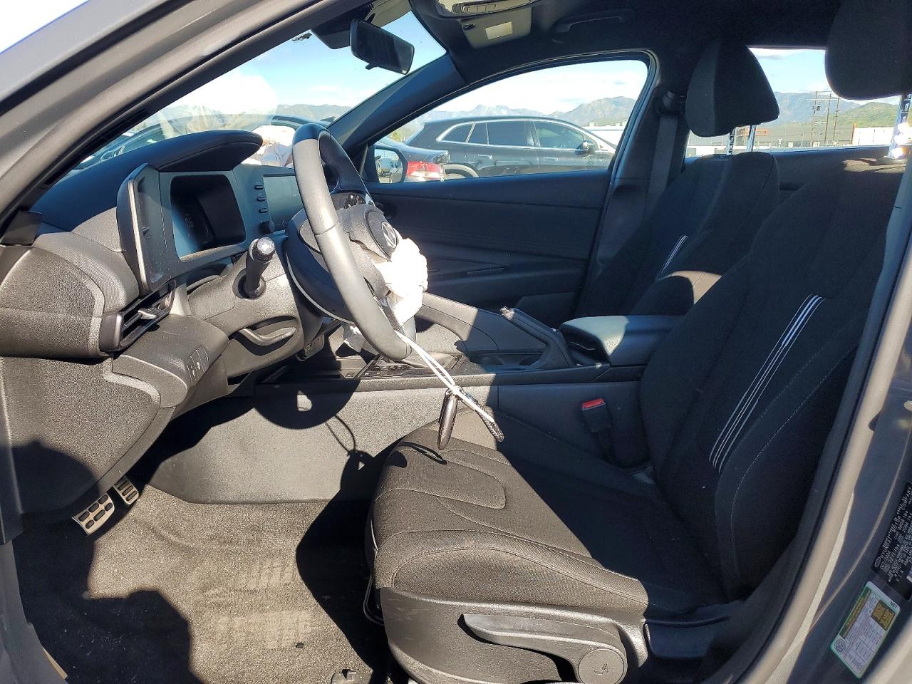2025 HYUNDAI ELANTRA SEL SPORT photo 7
