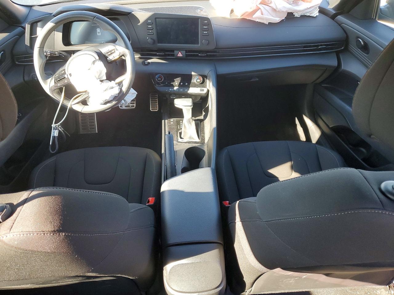 2025 HYUNDAI ELANTRA SEL SPORT photo 8