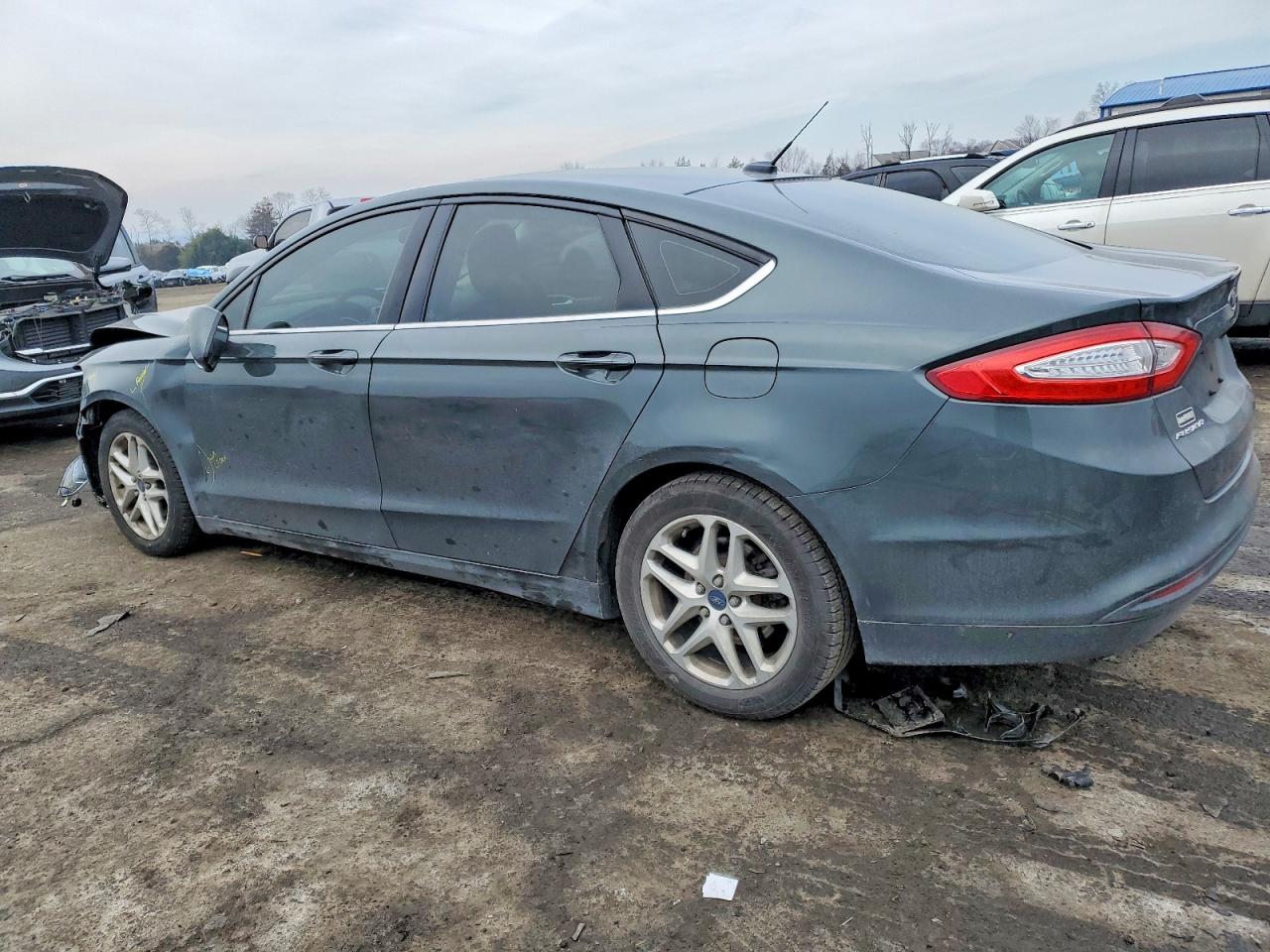 2015 FORD FUSION SE photo 2