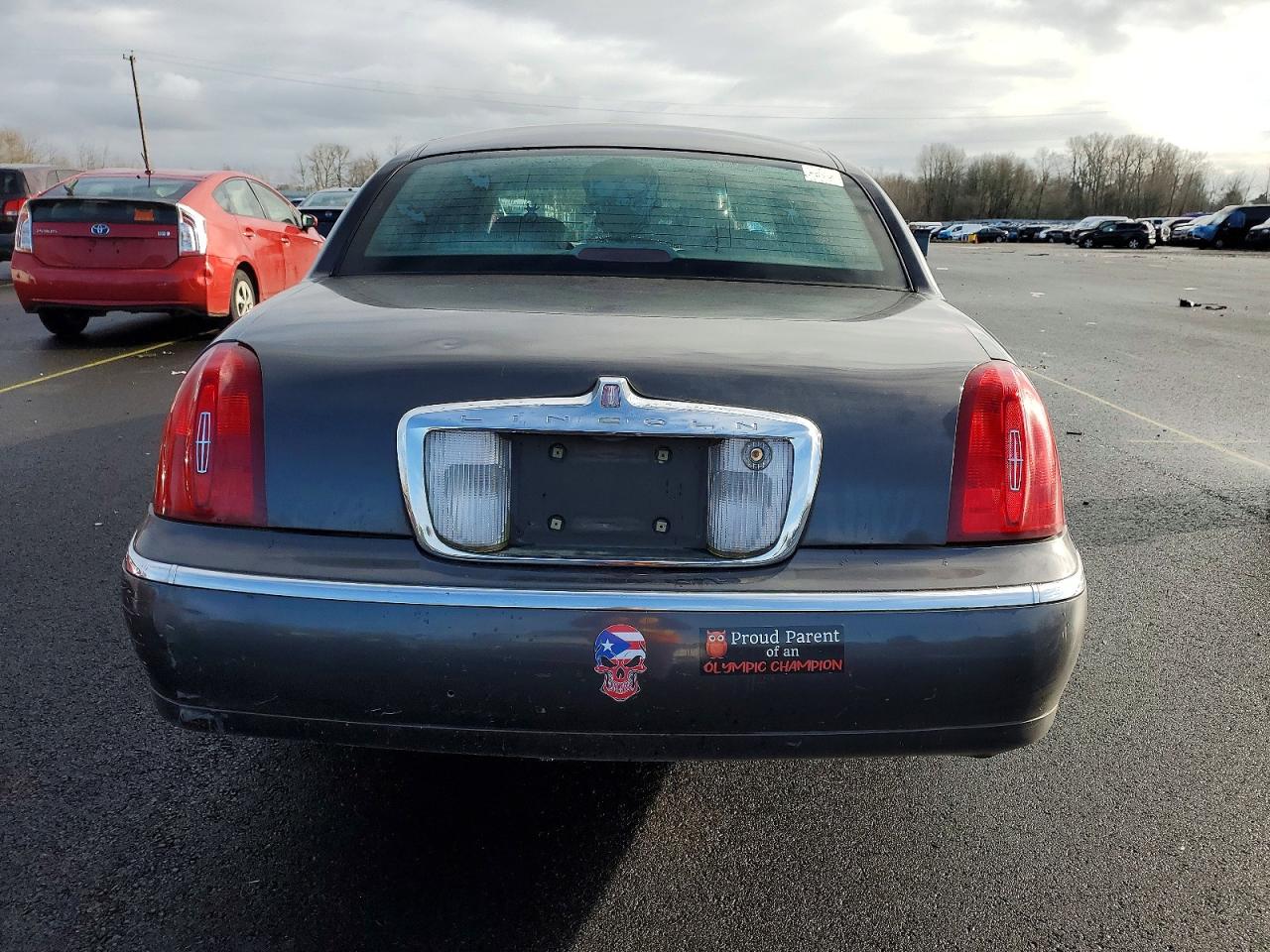 1998 LINCOLN TOWN CAR EXECUTIVE photo 6