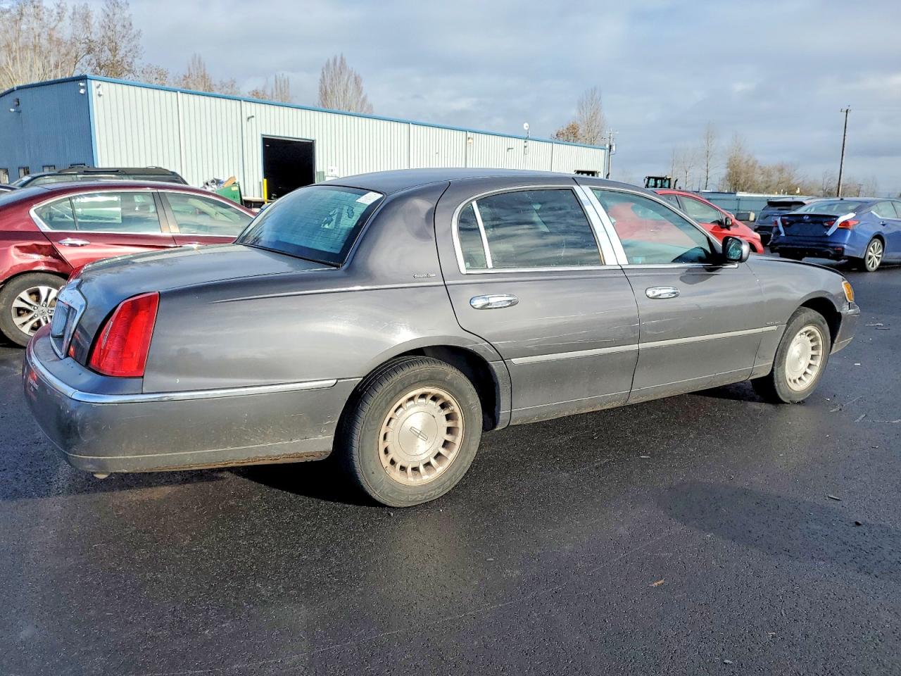 1998 LINCOLN TOWN CAR EXECUTIVE photo 3