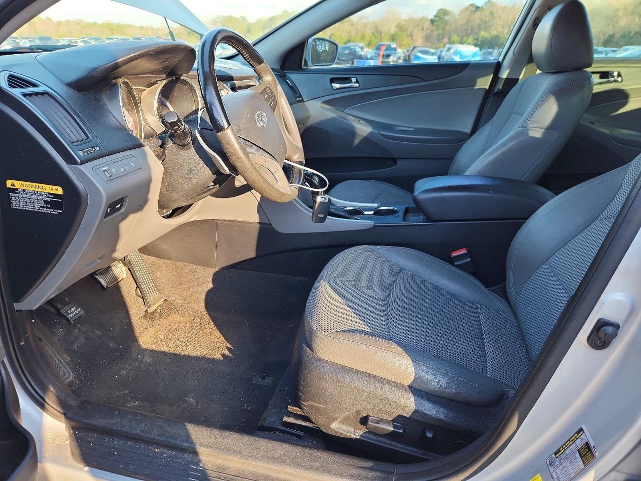 2012 HYUNDAI SONATA SE photo 7