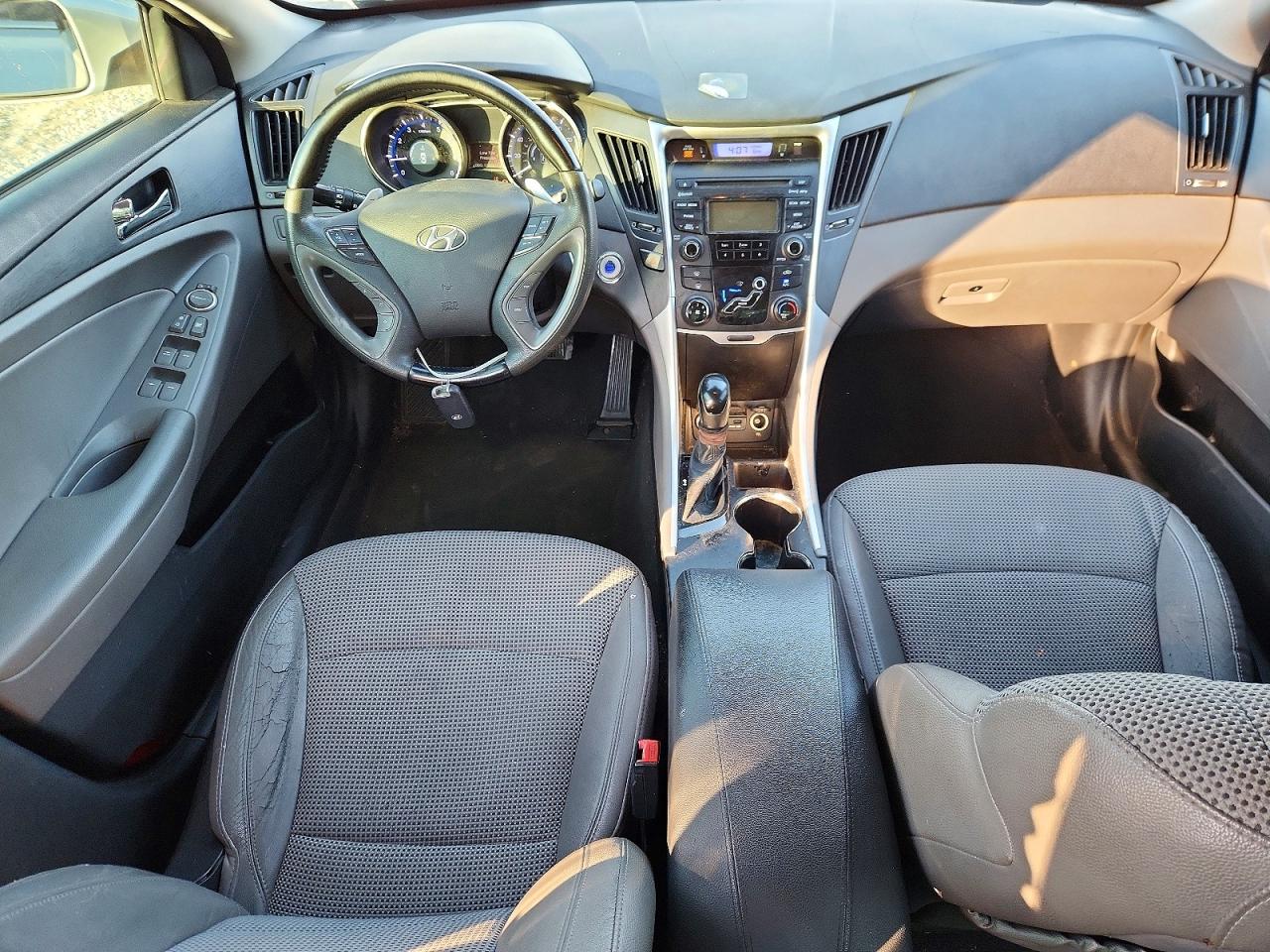 2012 HYUNDAI SONATA SE photo 8