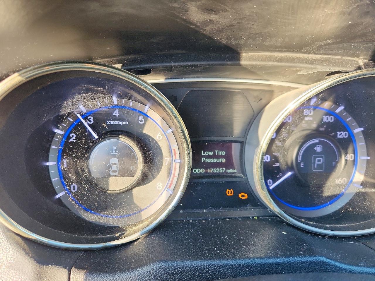 2012 HYUNDAI SONATA SE photo 9