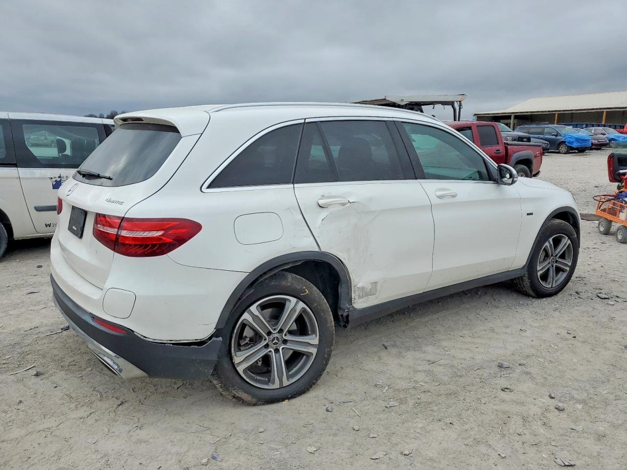 2018 MERCEDES-BENZ GLC 350E photo 3