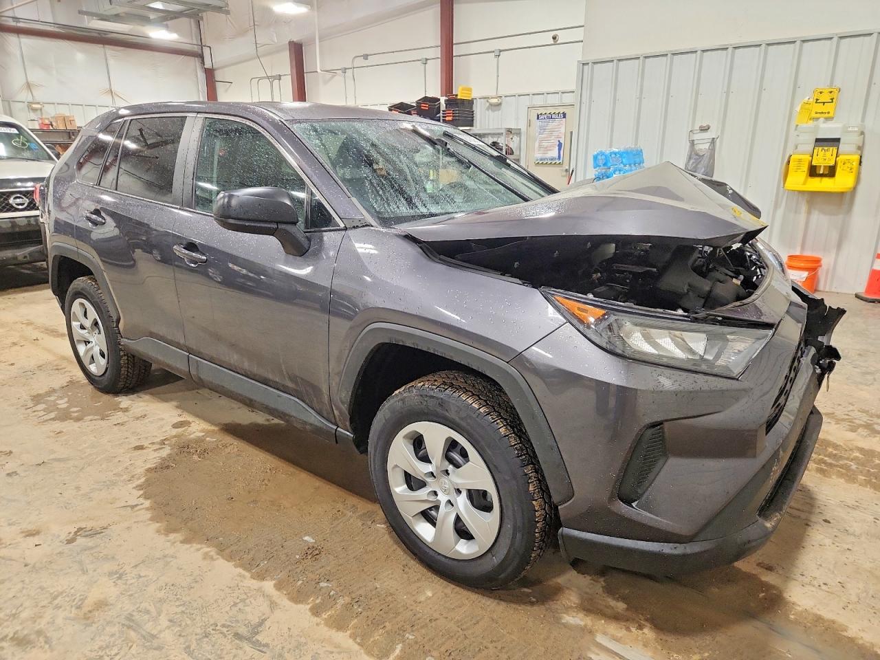 2022 TOYOTA RAV4 LE photo 4