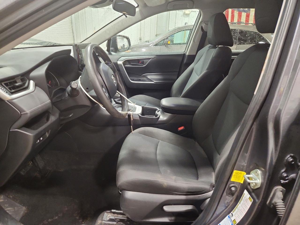 2022 TOYOTA RAV4 LE photo 7
