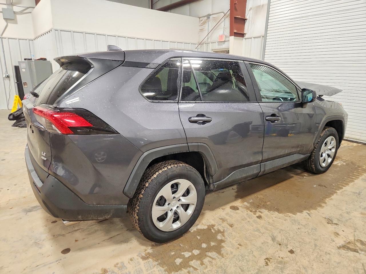 2022 TOYOTA RAV4 LE photo 3