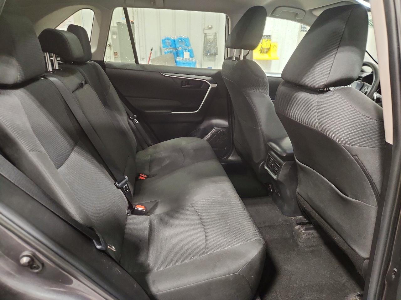 2022 TOYOTA RAV4 LE photo 11