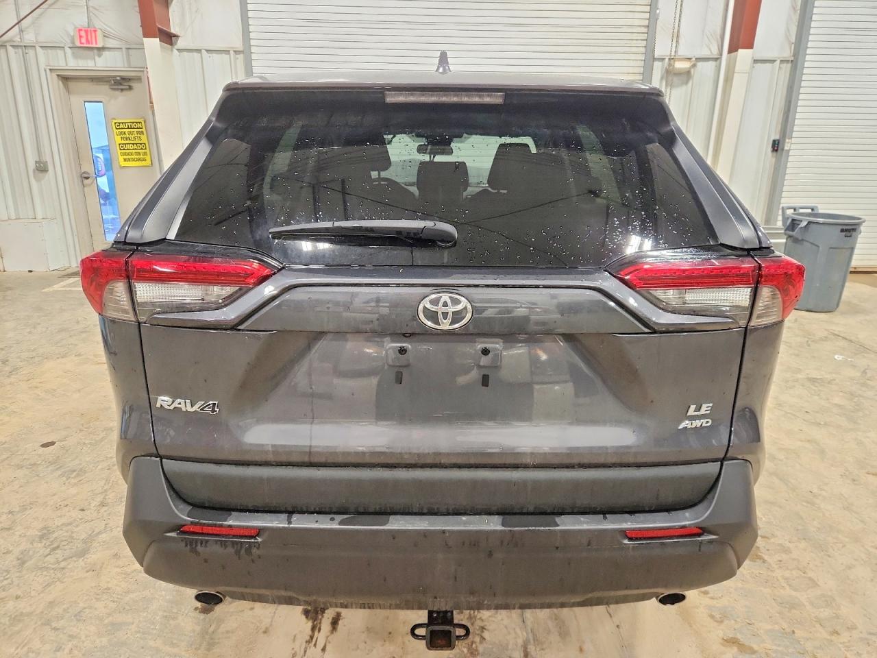 2022 TOYOTA RAV4 LE photo 6