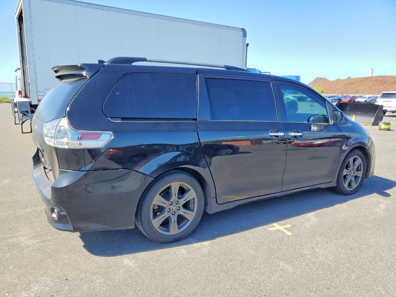 2020 TOYOTA SIENNA SE photo 3