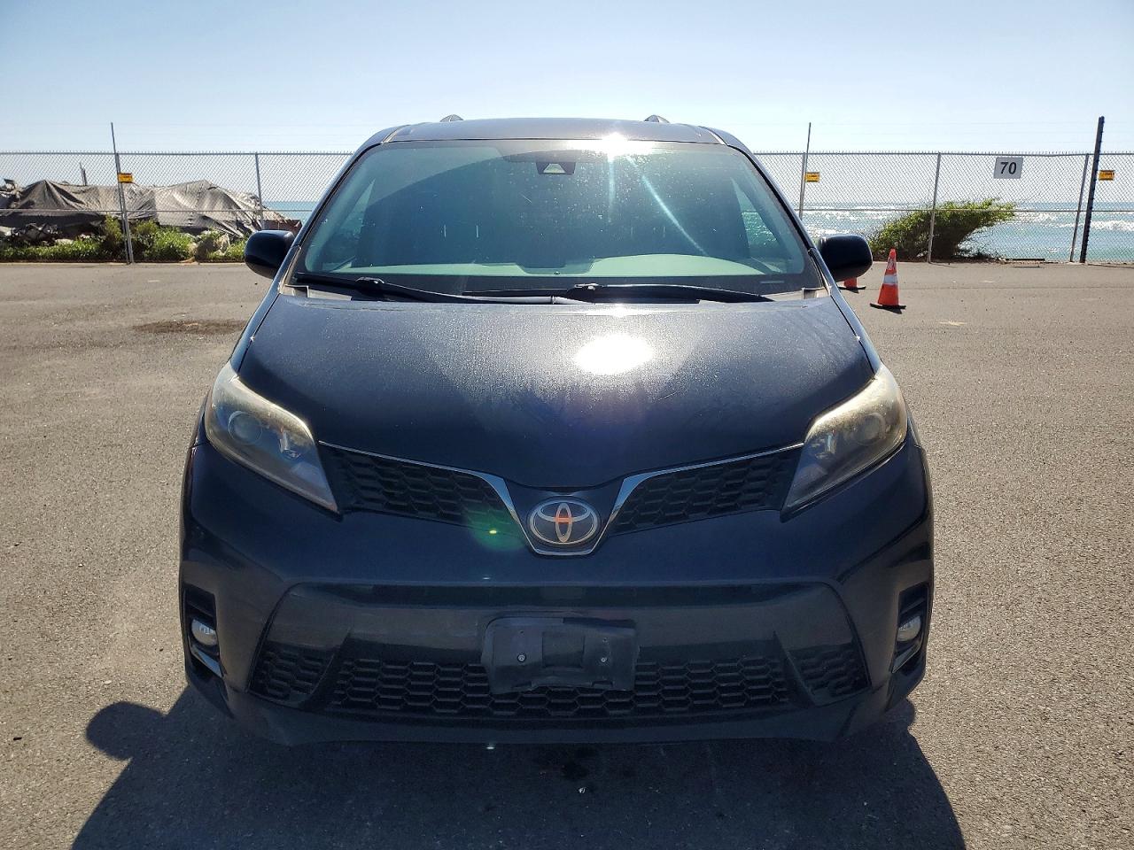 2020 TOYOTA SIENNA SE photo 5