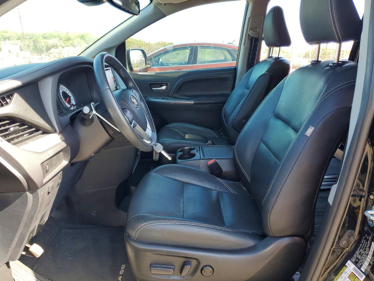 2020 TOYOTA SIENNA SE photo 7