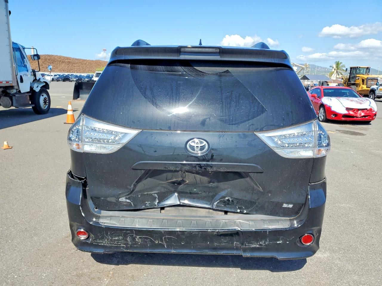 2020 TOYOTA SIENNA SE photo 6