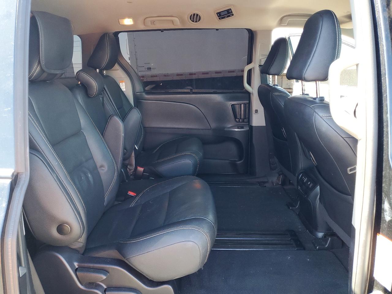 2020 TOYOTA SIENNA SE photo 11