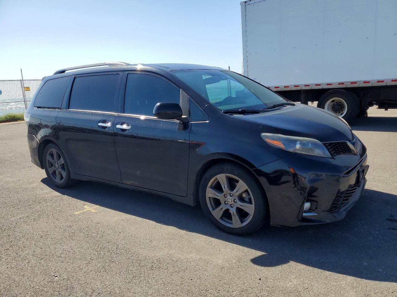 2020 TOYOTA SIENNA SE photo 4
