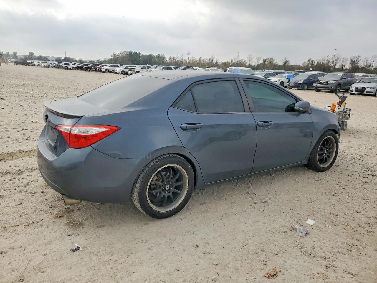 2015 TOYOTA COROLLA L photo 3