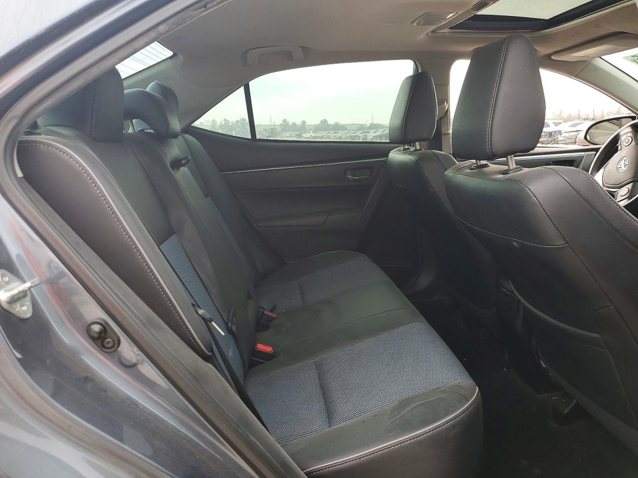 2015 TOYOTA COROLLA L photo 10