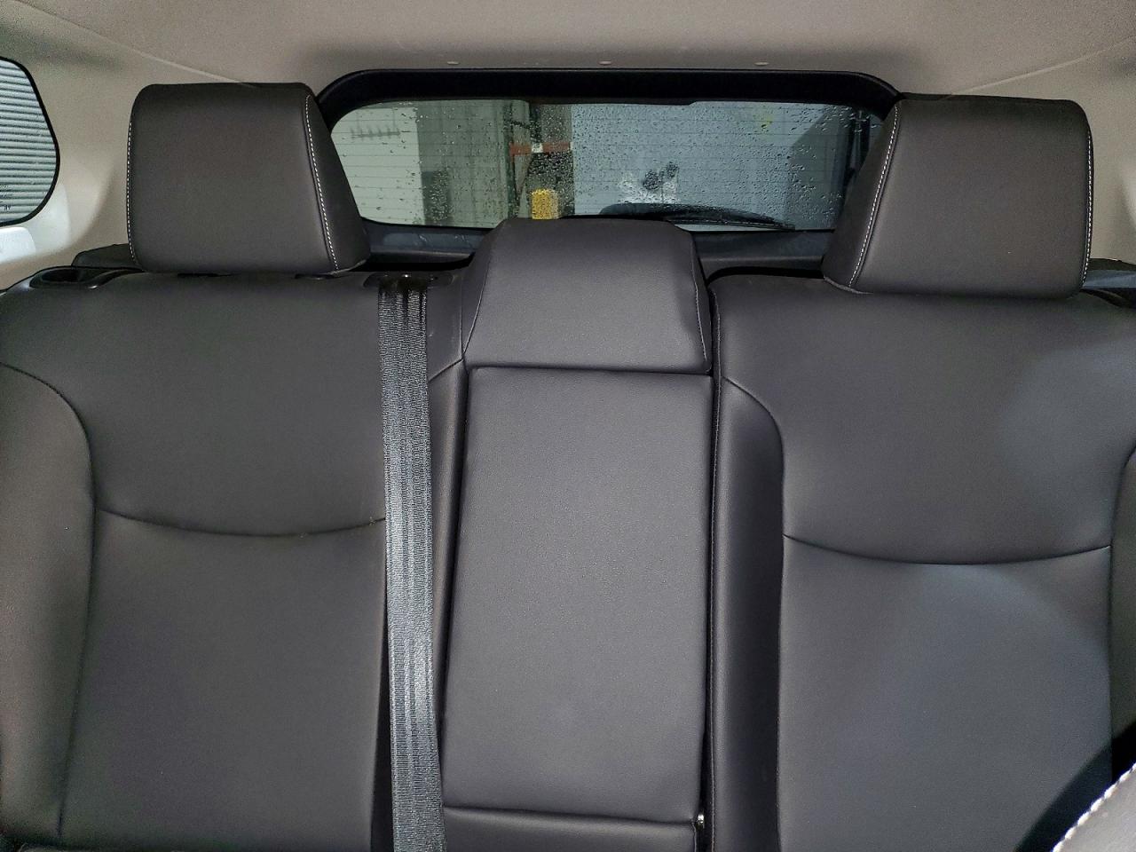 2024 TOYOTA COROLLA CROSS XLE photo 28