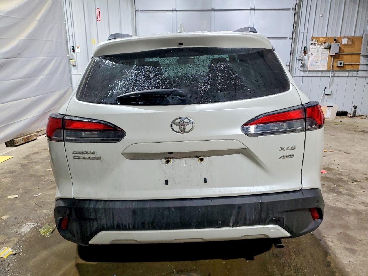 2024 TOYOTA COROLLA CROSS XLE photo 16