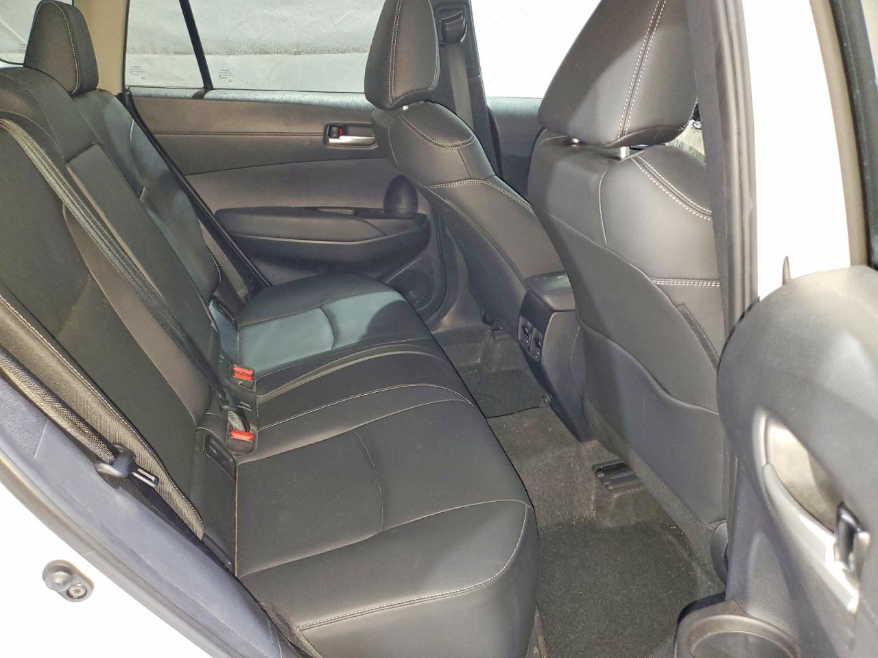 2024 TOYOTA COROLLA CROSS XLE photo 31